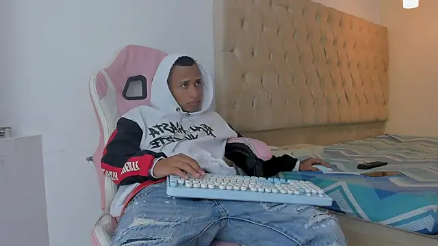 Supreme Badboy online show from 8, 6, 2026