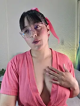 Snapshot of soofiathooner chatting on 23, 5, 2026 soofiathooner online show from 23, 5, 2026