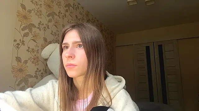 ZaraGuyette online show from 14, 6, 2026