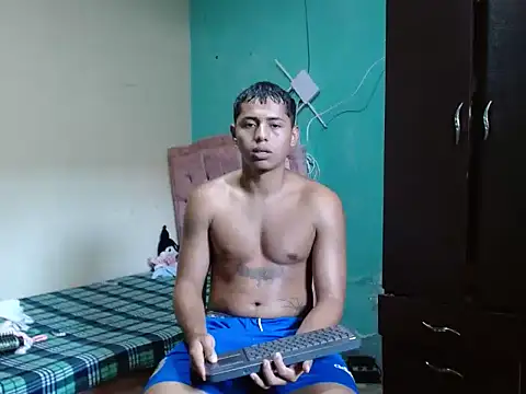 Snapshot of Lil_condor_baby chatting on 1, 6, 2026 Lil condor baby online show from 1, 6, 2026