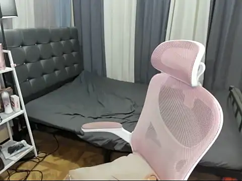 XTsUncutMargauxX online show from 19, 6, 2026