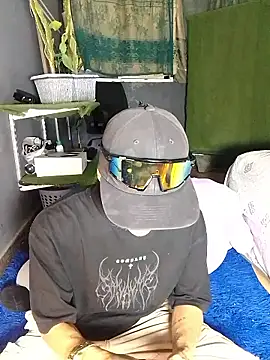maxwell crazy1 online show from 15, 6, 2026