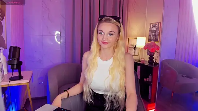Mila  Lux online show from 25, 5, 2026