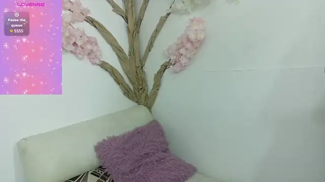 Laura  Castillo  online show from 30, 5, 2026