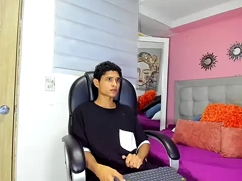 Snapshot of Xavier-Fox chatting on 20, 5, 2026 Xavier-Fox online show from 20, 5, 2026
