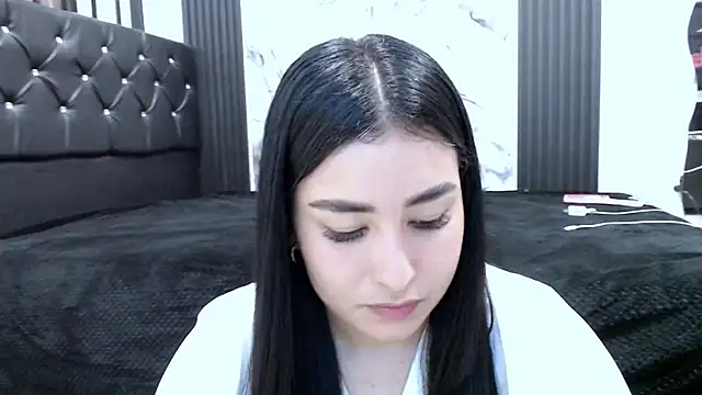 MiaReinig09 online show from 8, 6, 2026