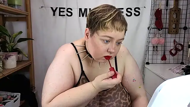 mistress molly online show from 18, 5, 2026