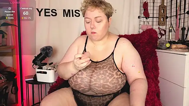 mistress molly online show from 17, 6, 2026