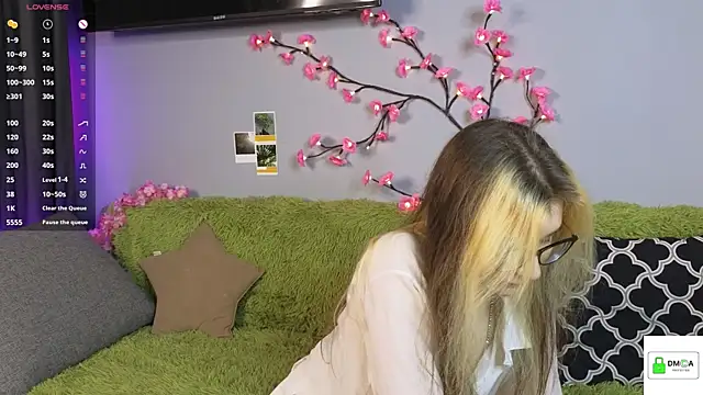 HellyCherry online show from 6, 6, 2026
