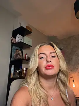 CharlottemilfUKx online show from 28, 5, 2026