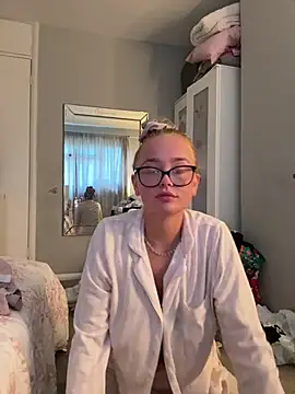 miaflowerxx online show from 15, 5, 2026