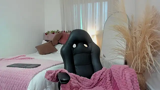 Charlotte pleasure online show from 11, 6, 2026