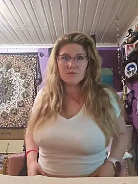 Snapshot of TasteMeVixen69 chatting on 19, 7, 2026 TasteMeVixen69 online show from 19, 7, 2026