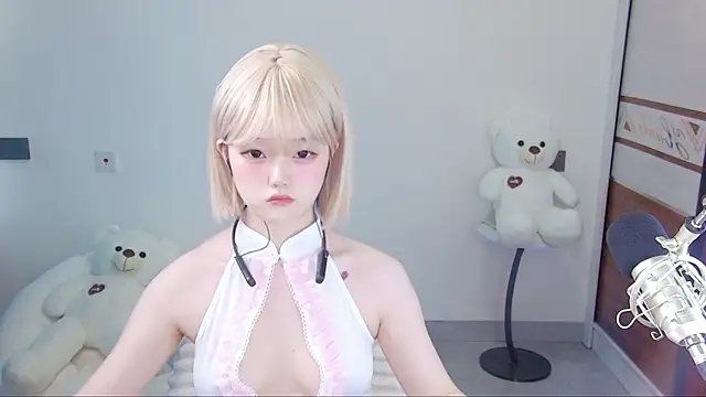 Evil-Bunny007 online show from 24, 5, 2026