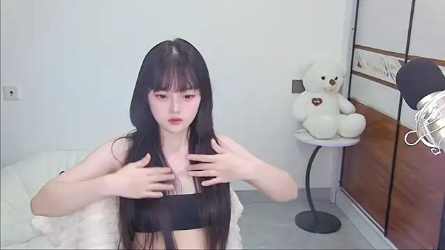 Evil-Bunny007 online show from 19, 5, 2026