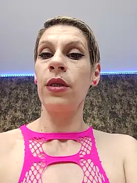 Snapshot of KittyDesiree chatting on 4, 6, 2026 KittyDesiree online show from 4, 6, 2026