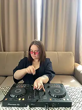 Joan Taylor1 online show from 30, 5, 2026