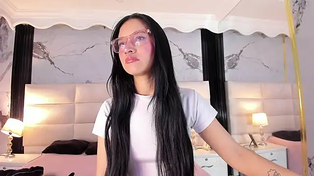 SophiieCalloway1 online show from 24, 6, 2026