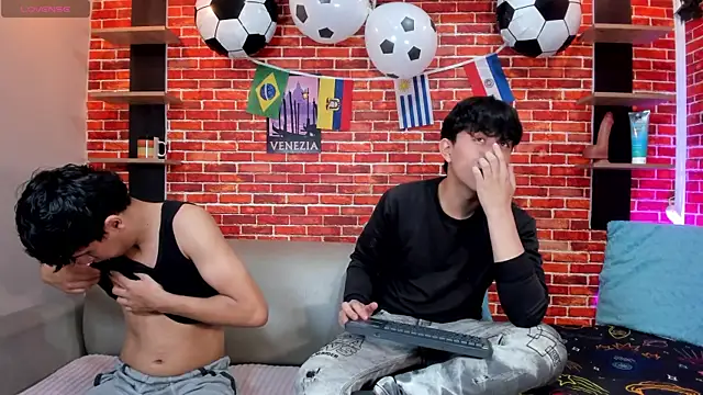 Hoot boyss  online show from 19, 6, 2026