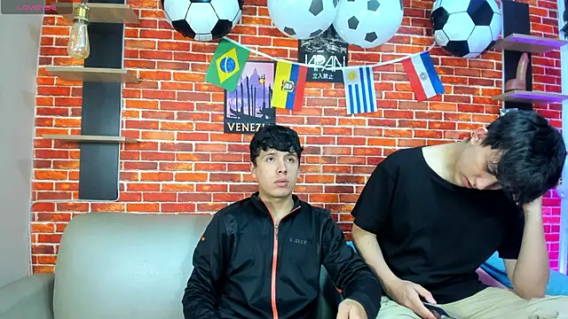 Hoot boyss  online show from 17, 6, 2026