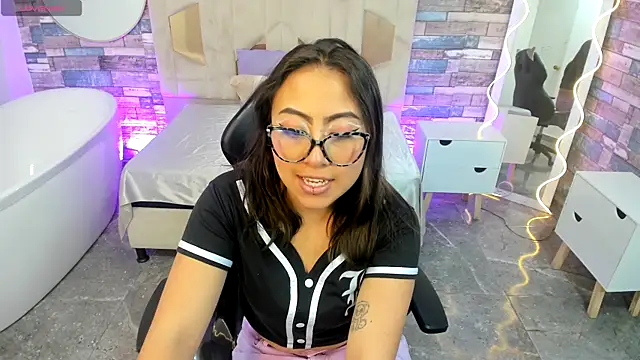 Amhira Tay online show from 13, 6, 2026