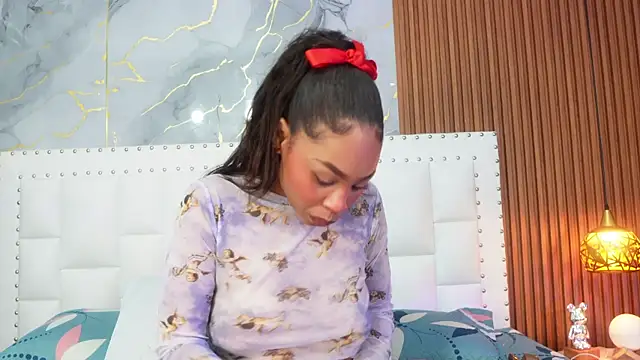 Snapshot of thinsamathagirl chatting on 4, 7, 2026 thinsamathagirl online show from 4, 7, 2026