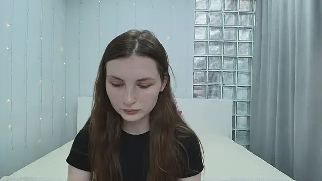 Snapshot of Shyly__Lisa chatting on 13, 6, 2026 Shyly Lisa online show from 13, 6, 2026