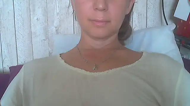 Snapshot of Bella--White chatting on 11, 6, 2026 Bella--White online show from 11, 6, 2026