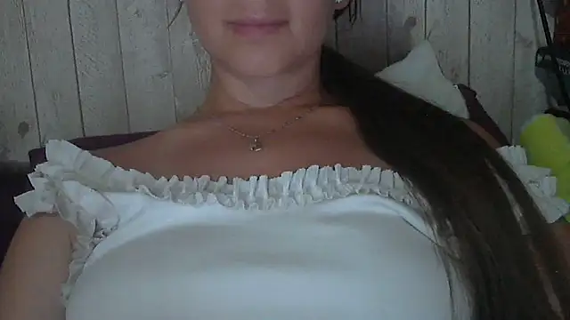 Snapshot of Bella--White chatting on 15, 6, 2026 Bella--White online show from 15, 6, 2026