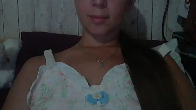 Snapshot of Bella--White chatting on 27, 6, 2026 Bella--White online show from 27, 6, 2026