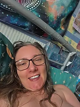 Izzylove47 online show from 28, 6, 2026