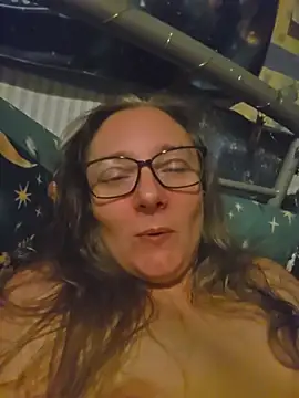 Izzylove47 online show from 4, 7, 2026