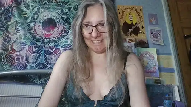 Izzylove47 online show from 25, 5, 2026