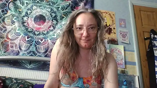 Izzylove47 online show from 13, 6, 2026