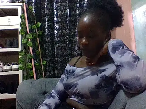 Curvyqueeh online show from 4, 6, 2026