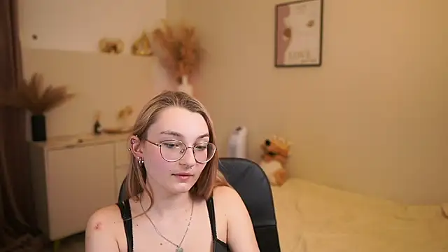 Sophielux18 online show from 18, 5, 2026