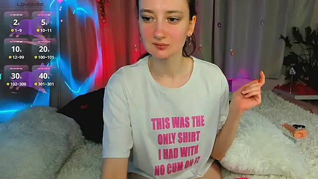 SummerLilaa online show from 4, 6, 2026