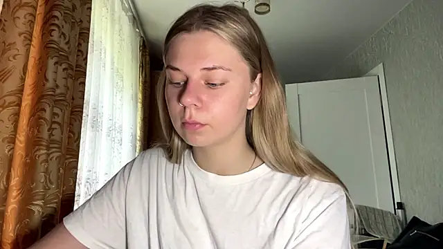 HoneysPiee online show from 31, 5, 2026
