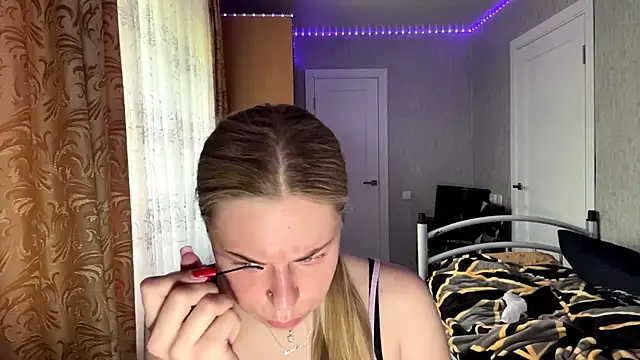 HoneysPiee online show from 28, 6, 2026
