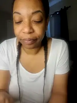 Snapshot of KinkeeKaee chatting on 19, 5, 2026 KinkeeKaee online show from 19, 5, 2026
