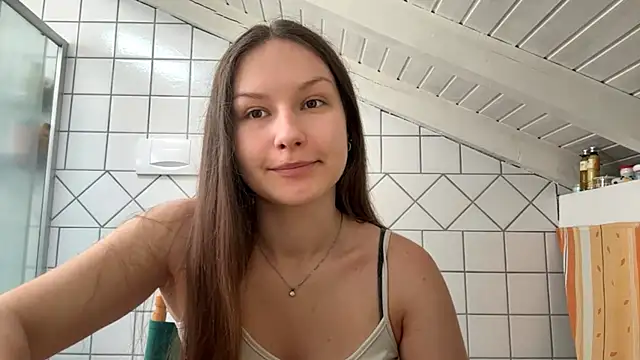 Snapshot of ShaylaChong chatting on 8, 7, 2026 ShaylaChong online show from 8, 7, 2026