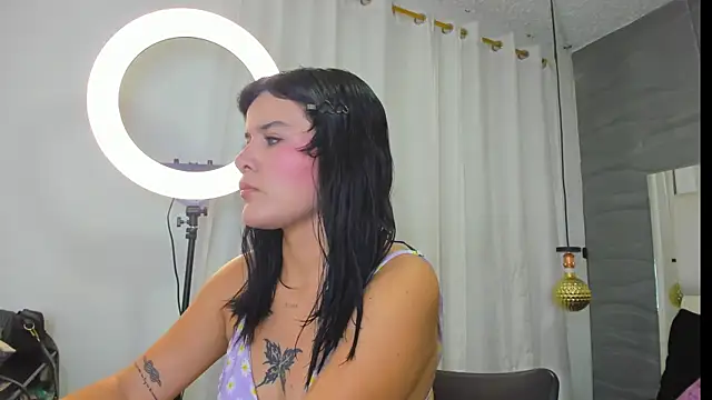 Lia  Kalifa online show from 19, 5, 2026