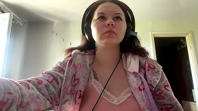 Redhair girl online show from 6, 6, 2026