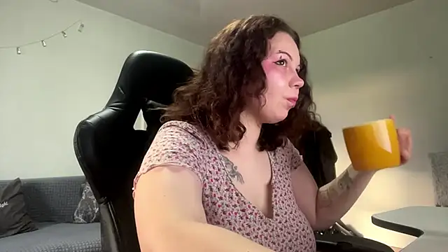 Redhair girl online show from 20, 6, 2026