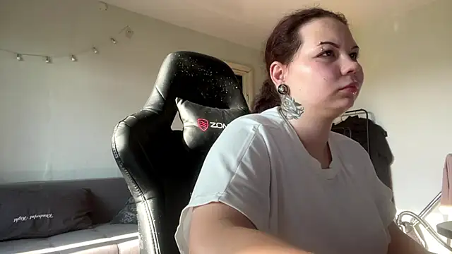 Redhair girl online show from 15, 6, 2026