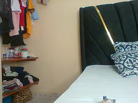 petite cuteass online show from 21, 5, 2026