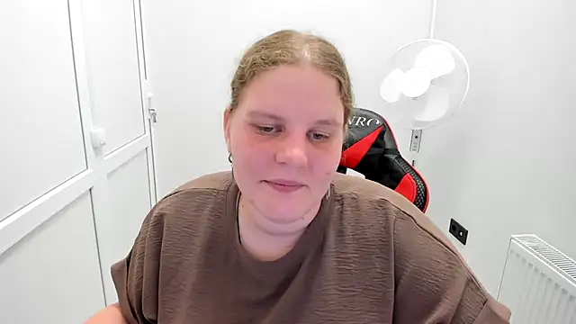 Snapshot of Bella_shyy_ chatting on 16, 7, 2026 Bella shyy online show from 16, 7, 2026