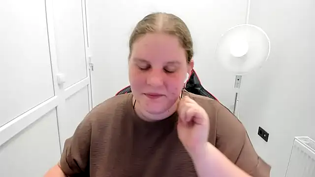 Snapshot of Bella_shyy_ chatting on 9, 7, 2026 Bella shyy online show from 9, 7, 2026