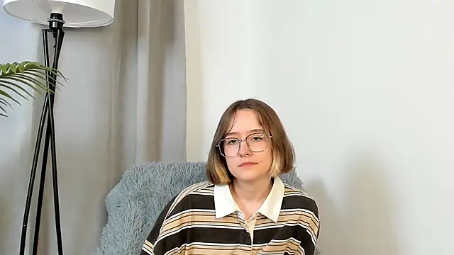 JaclynBoluda online show from 18, 5, 2026