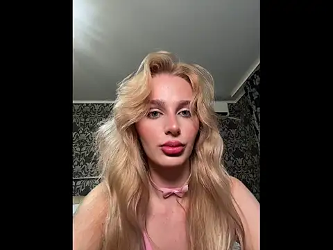 Snapshot of Golden__Daisy chatting on 4, 7, 2026 Golden Daisy online show from 4, 7, 2026